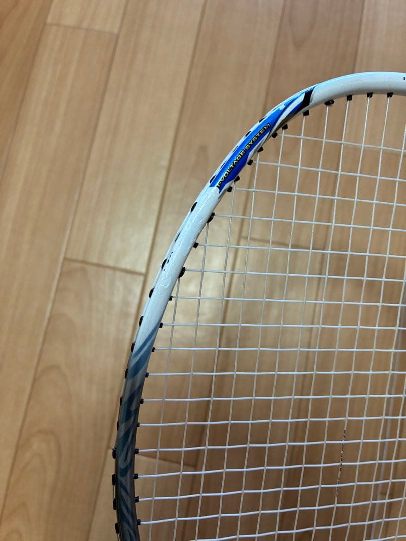 バドミントンラケット　ヨネックス ボルトリック60 4U