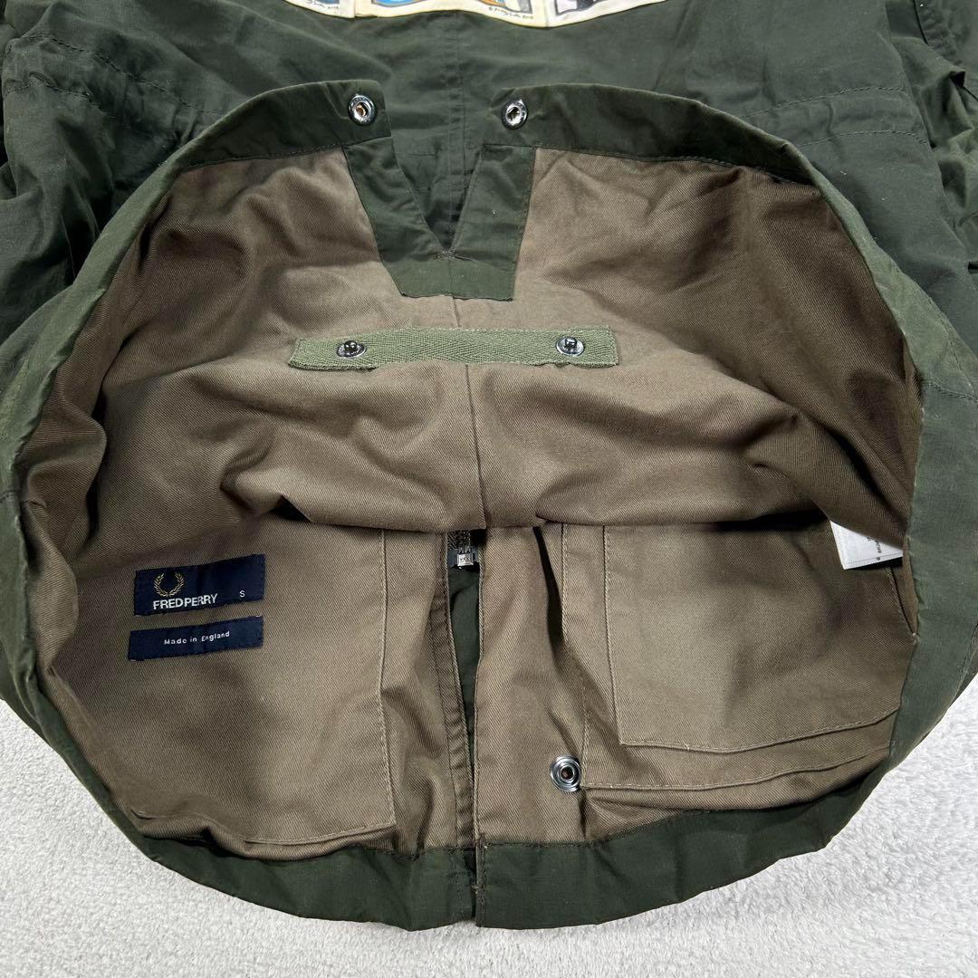 【フレッドペリー】モッズコート　カーキ　メンズS 背中ロゴワッペン　刺繍