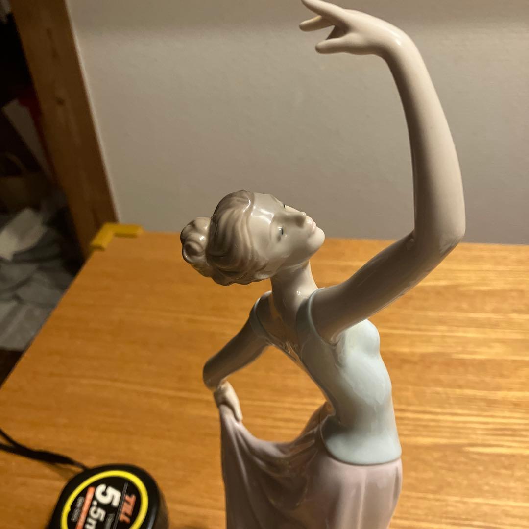 リヤドロ ナオ NAO 「踊り終えて」