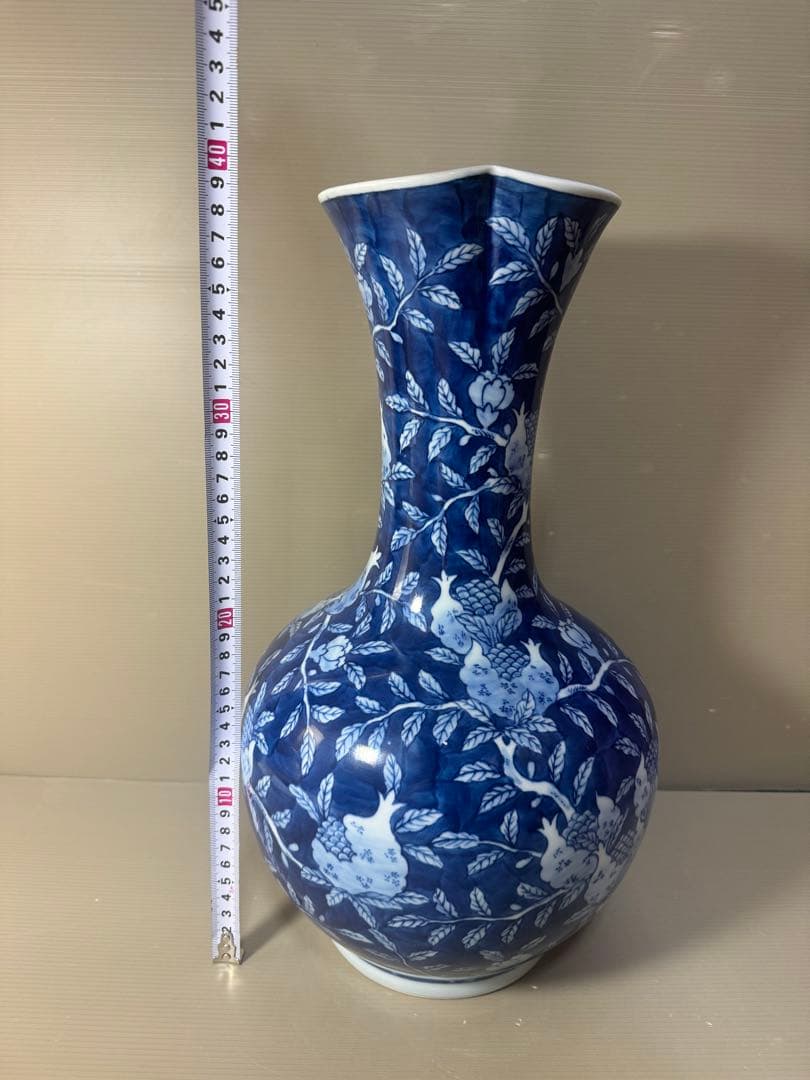 2409 【6代館林源右衛門】　染付柘榴文　花瓶