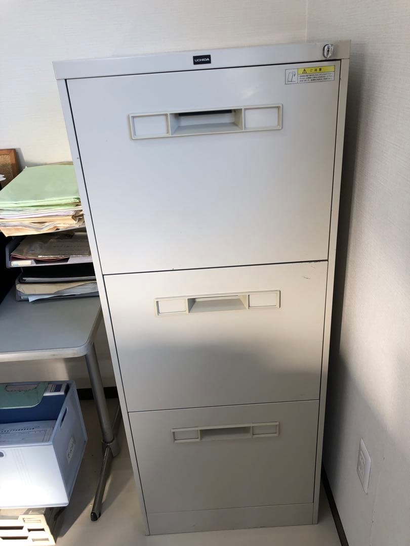 UCHIDA大型キャビネットA3入ります