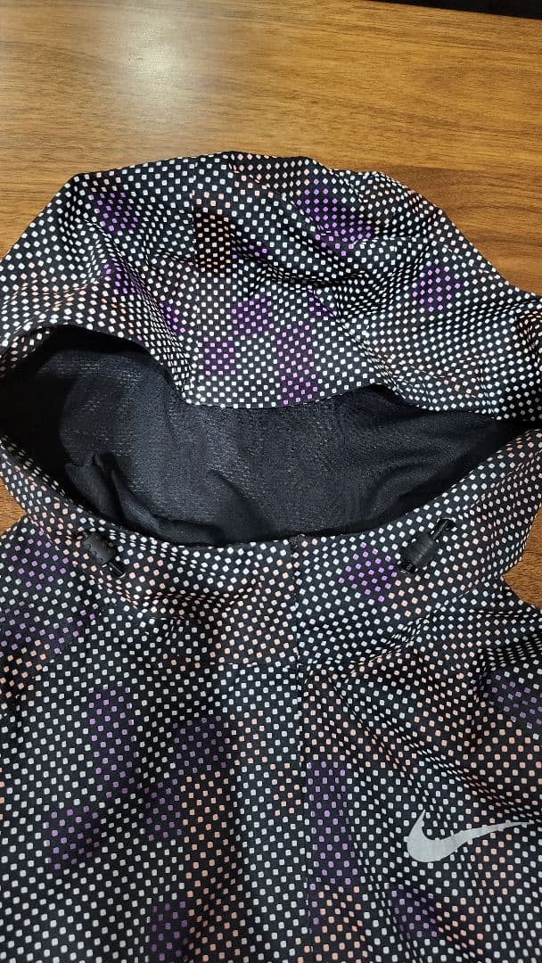 レディース Nike シールドウィンドブレーカー ナイロンジャケット