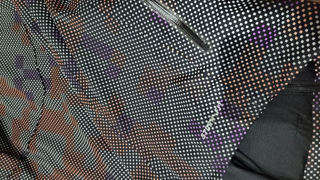 レディース Nike シールドウィンドブレーカー ナイロンジャケット