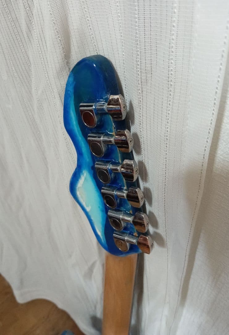 エレキギター　アクリル透明　ストラトタイプ LED・WAVE・クラゲ仕様