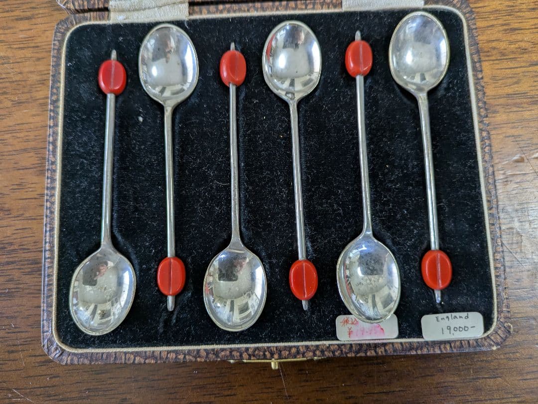イギリス製 赤いボタン付きスプーン 6本セット