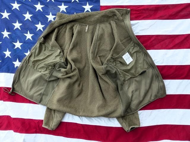 米軍実物　ポーラテックフリースジャケット　L-R　コヨーテ　ECWCS　152