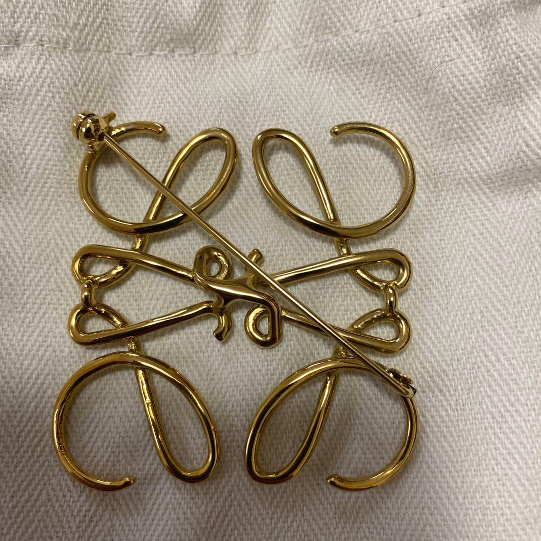 ロエベ　アナグラム　ブローチ　ゴールド