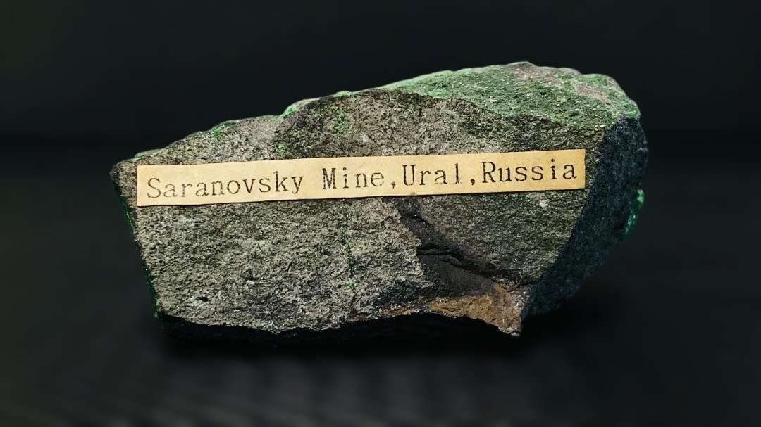 【価格交渉ok！！】250g越えの超特大ウバロバイト（灰クロム柘榴石）緑の鉱物