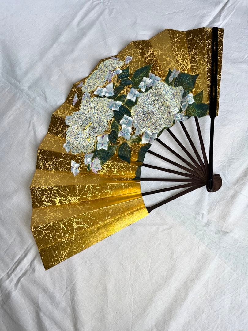 金もみ松に紅葉の柄　金もみ額紫陽花の柄仕舞扇