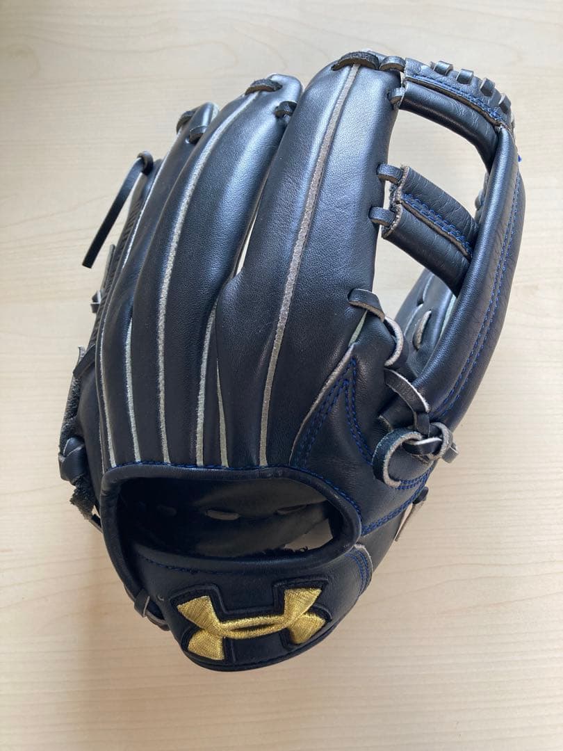 【美品】Under Armour 野球グローブ 黒/金