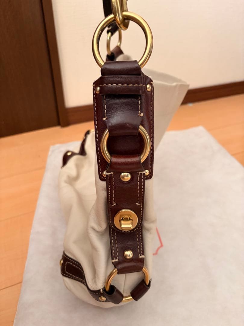 COACH ホワイトレザー ショルダーバッグ