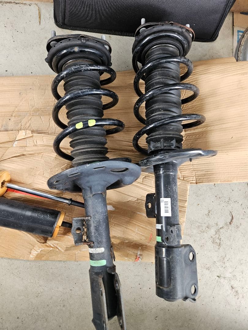 トヨタ　ノア、ヴォクシー系？サスペンション