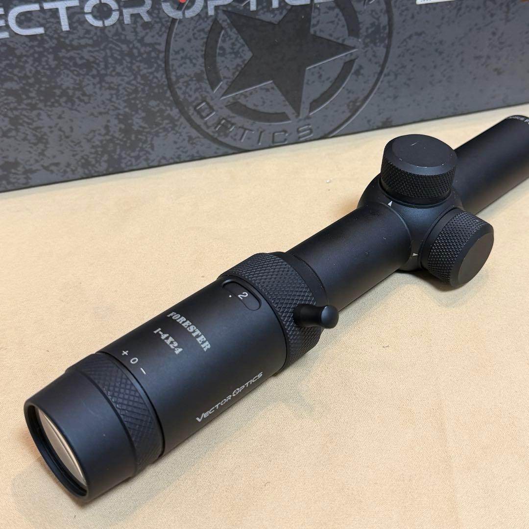Vector OpticsフォレスターJr. 1-4x24箱付き