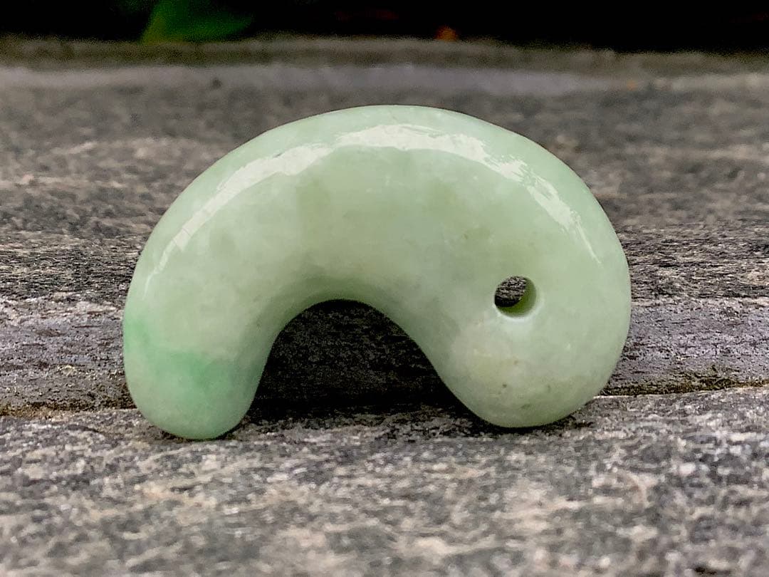 ✳ 自信の安価お値段‼️自信の品質‼️糸魚川翡翠勾玉*緑*人気の平塚古墳型　鑑別書付