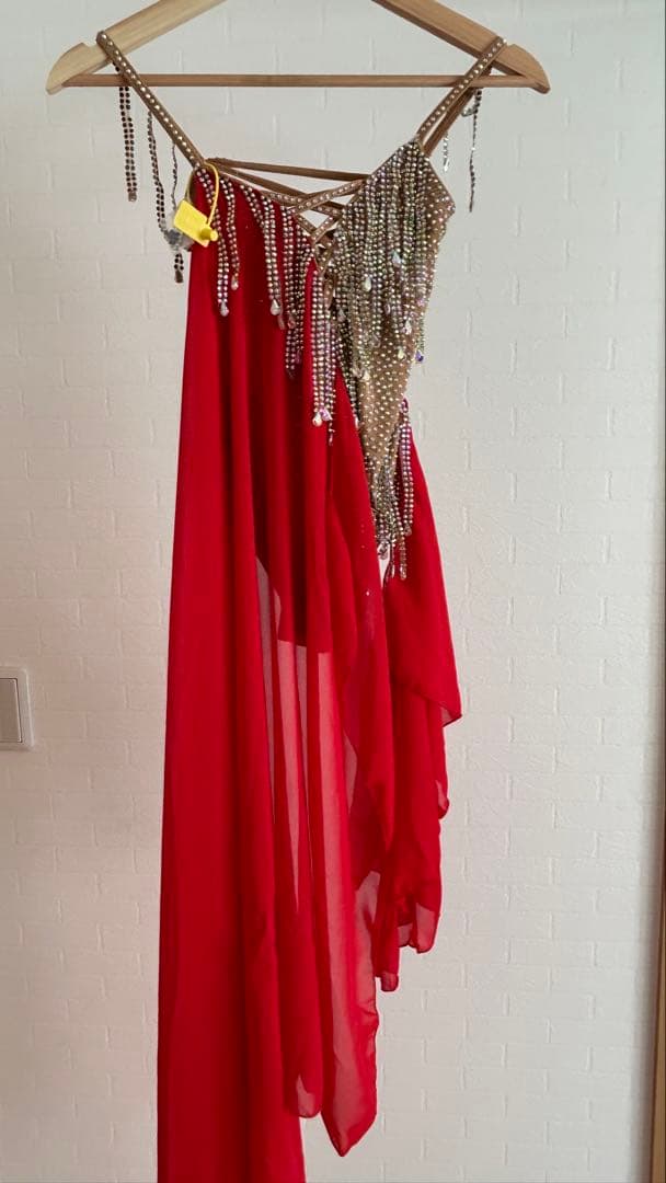 社交ダンス　赤のビーズ装飾ダンス衣装