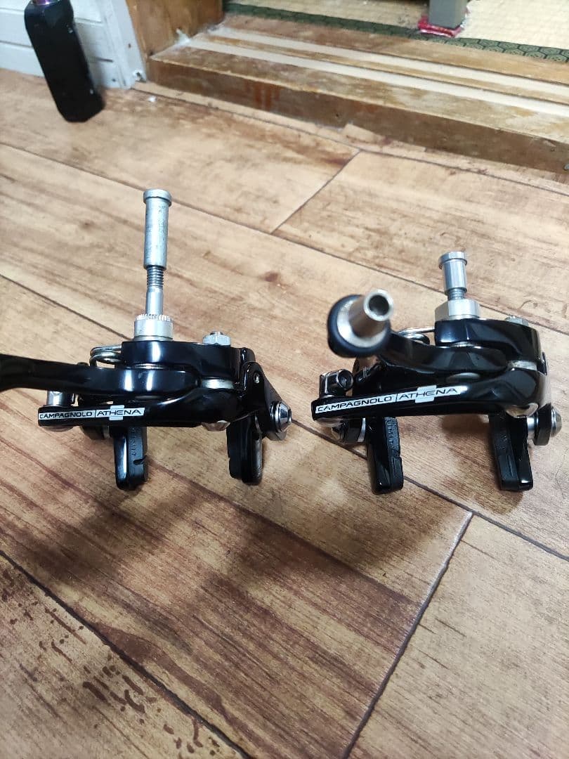 Campagnolo Athenaブレーキキャリパー。表と裏