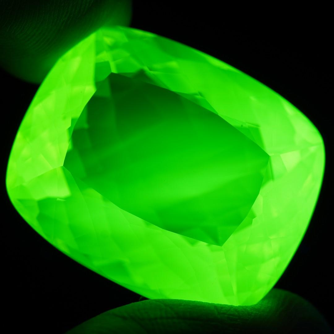 60.00ct 大粒 ウランガラス ルース チェコ製