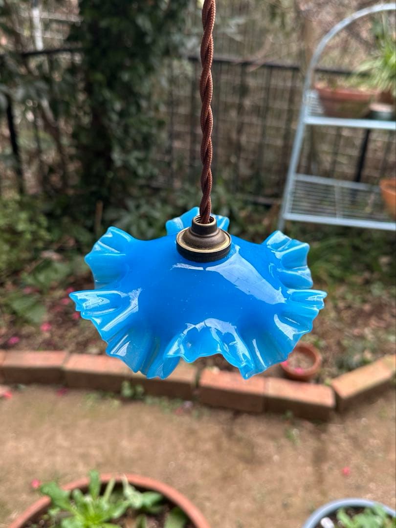 フランス アンティーク 乳白色ブルーオパリンガラスの可愛いお花アトリエランプ＊