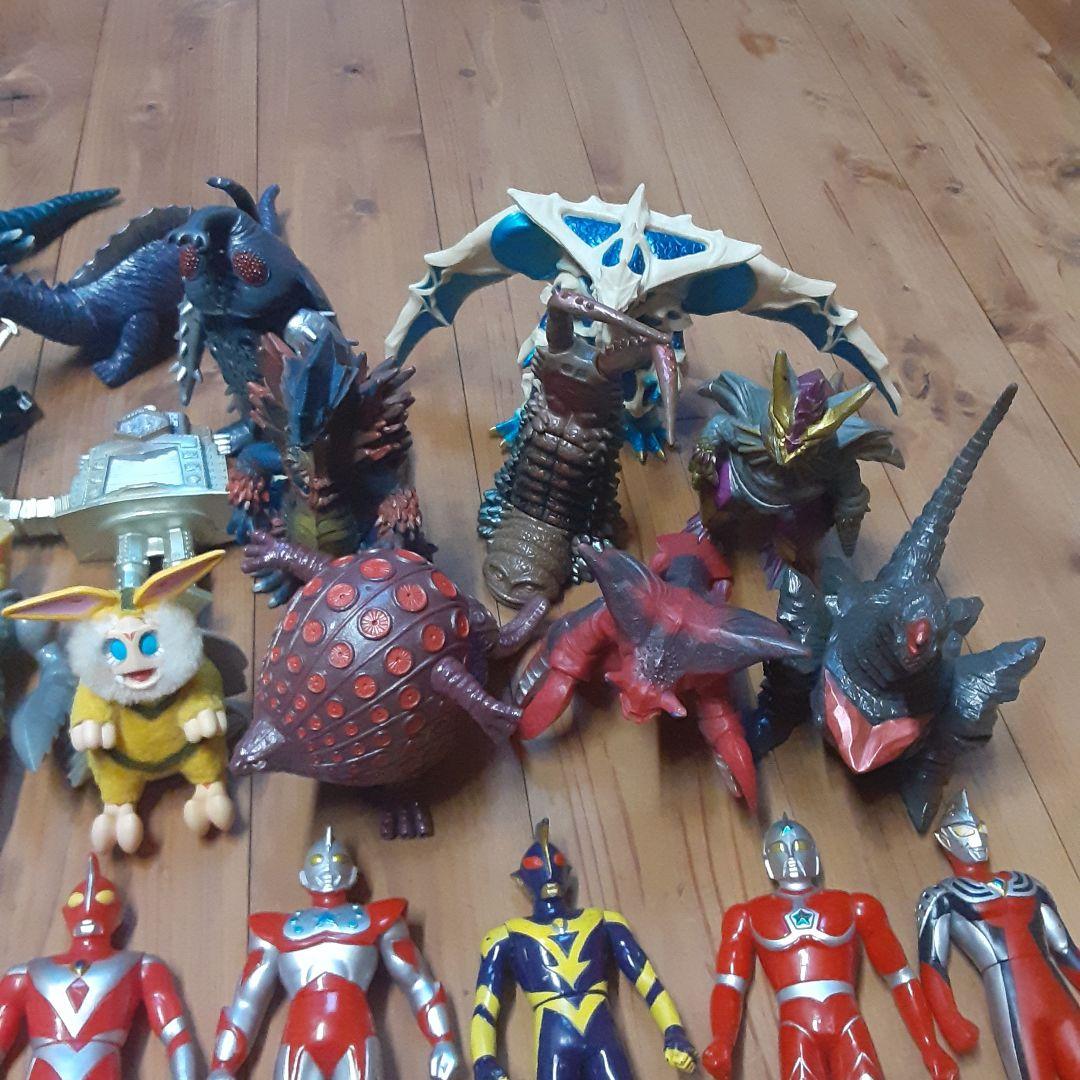 ウルトラマンフィギュアと怪獣フィギュアセット