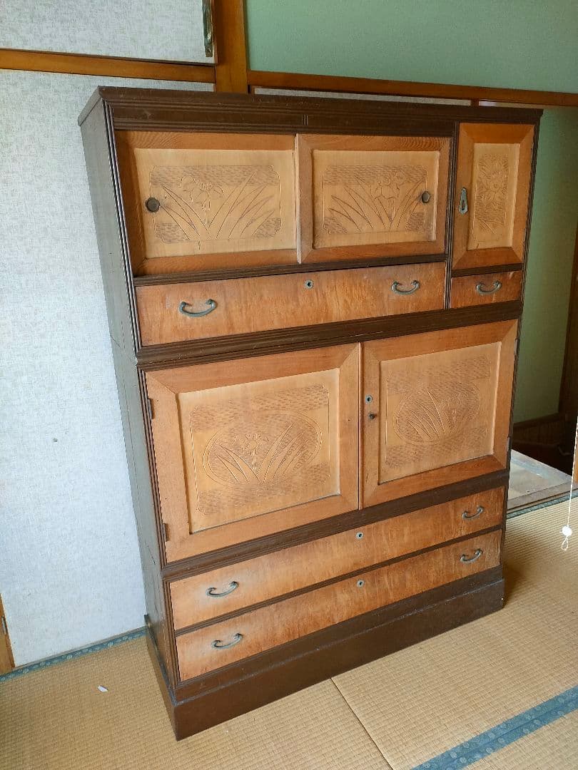 レトロな箪笥　幅122cm 高さ170cm 奥行42cm