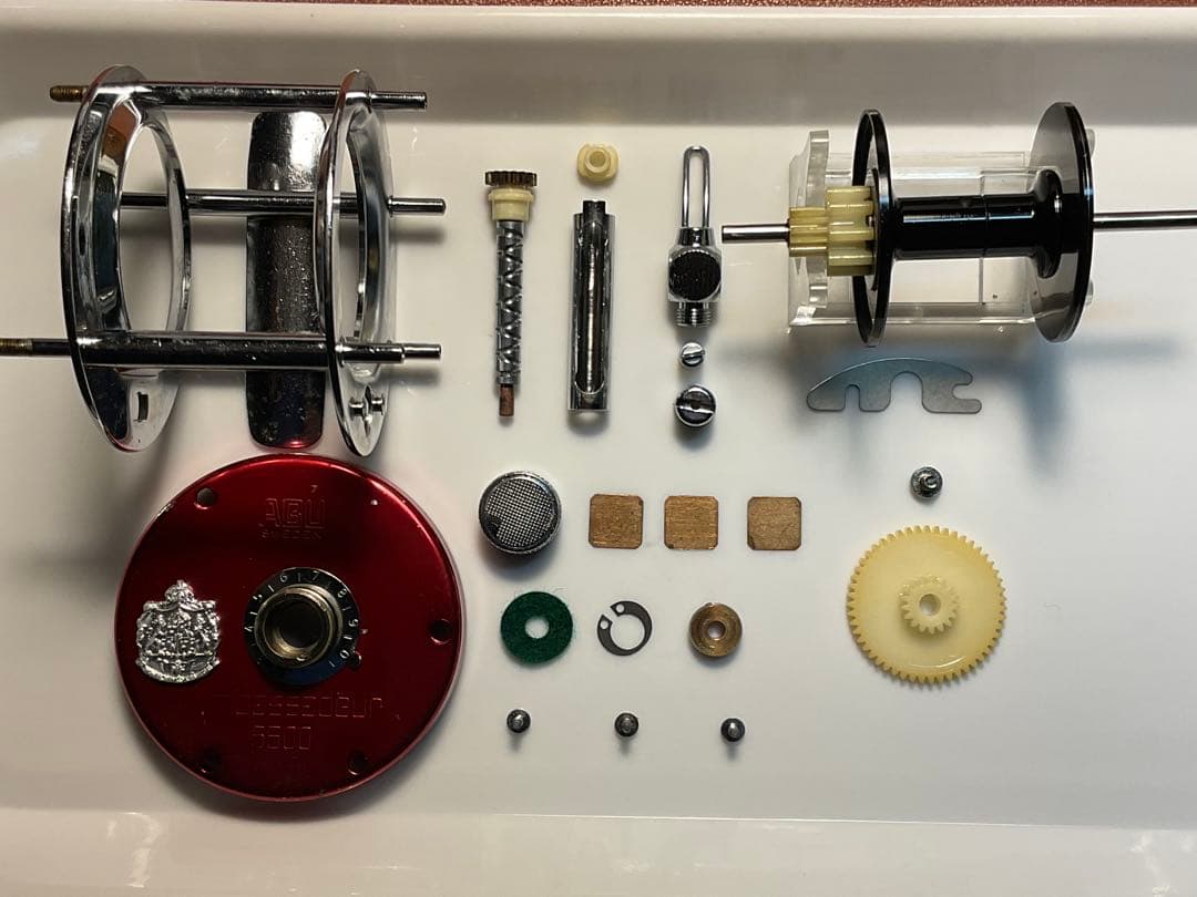 ABU アンバサダー 5500 メンテ済 フレーム修正済 チェリーレッド