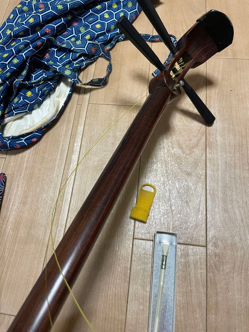 三味線　紫檀　バチ　鼈甲　ハードケース付　現状品
