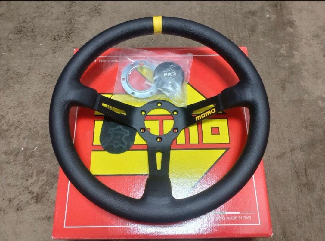 正規品　モモ　Model08　ブラックレザー/ブラックスポーク