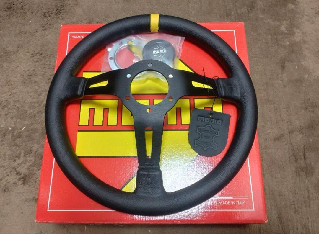 正規品　モモ　Model08　ブラックレザー/ブラックスポーク