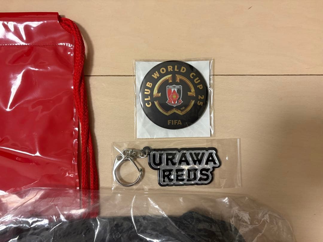 浦和レッズ 2024年 3rdユニフォーム　おまけ付（缶バッチ、キーホルダー）