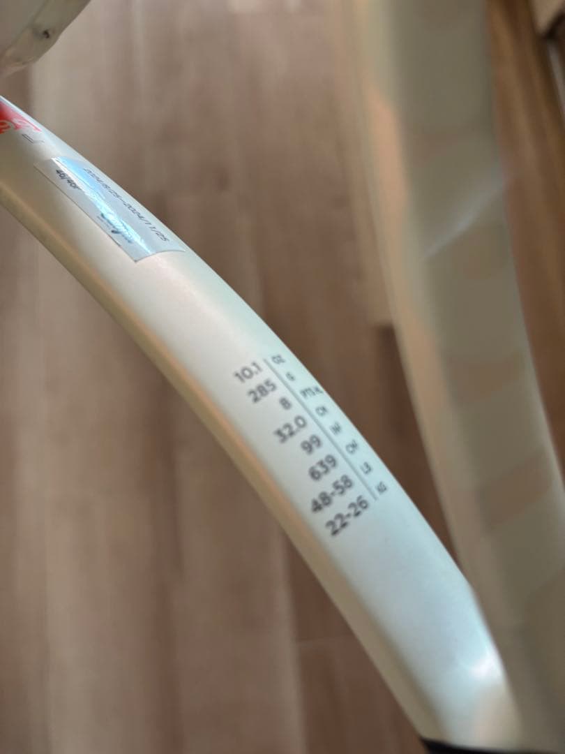 ウィルソン　SHIFT テニスラケット 285g