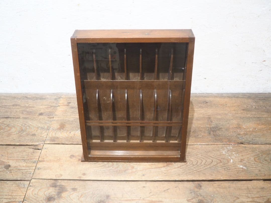 1233 昭和レトロ　ガラス蓋付の収納ケース　飾り棚　ラック　古家具　ビンテージ