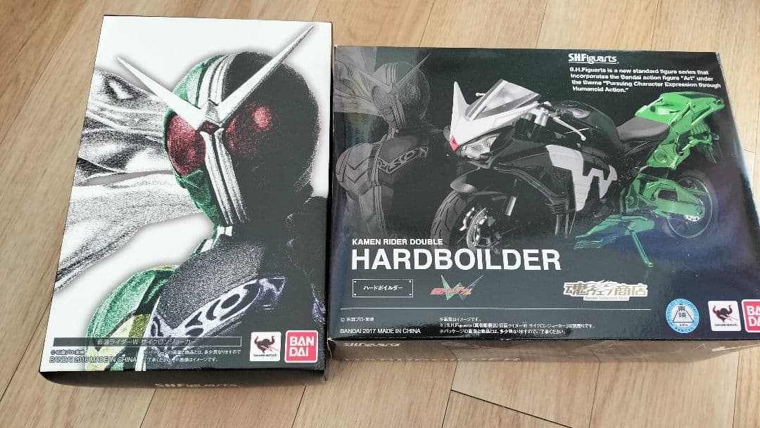 S.H.Figuarts (真骨彫製法) 仮面ライダーW & ハードボイルダー