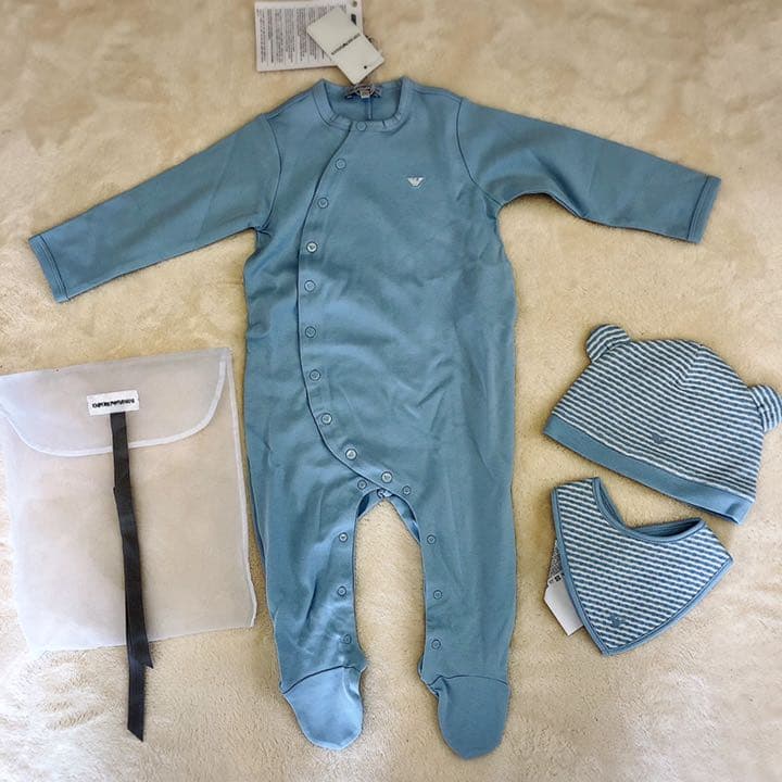 新品ENPORIO ARMANI ベビースーツ コットン製ビーニー&ビブ