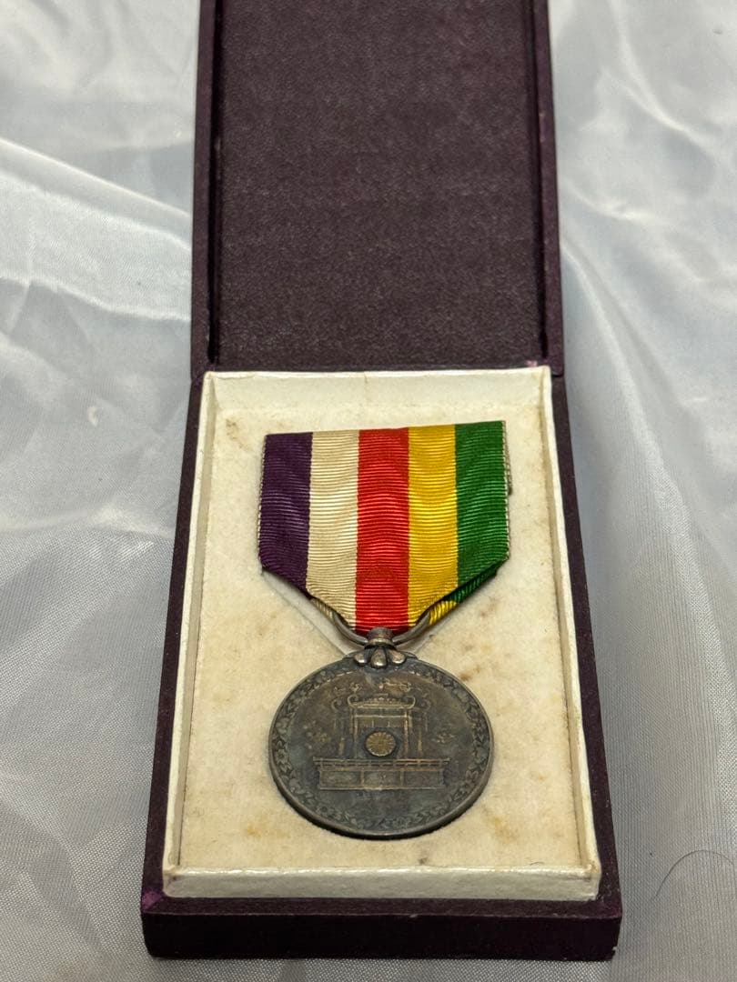 銀製　菊紋　大記念章 メダル 銀色 リボン付き