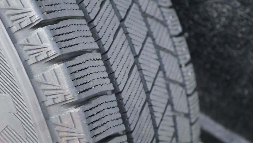 スタッドレスタイヤ 205/60R16 スパークホイール　4本セット