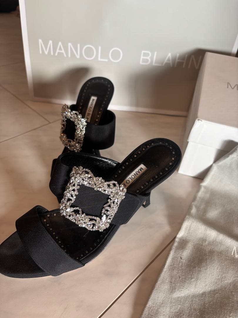 MANOLO BLAHNIK ビジュー付きミュール 黒