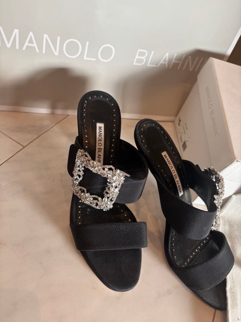 MANOLO BLAHNIK ビジュー付きミュール 黒