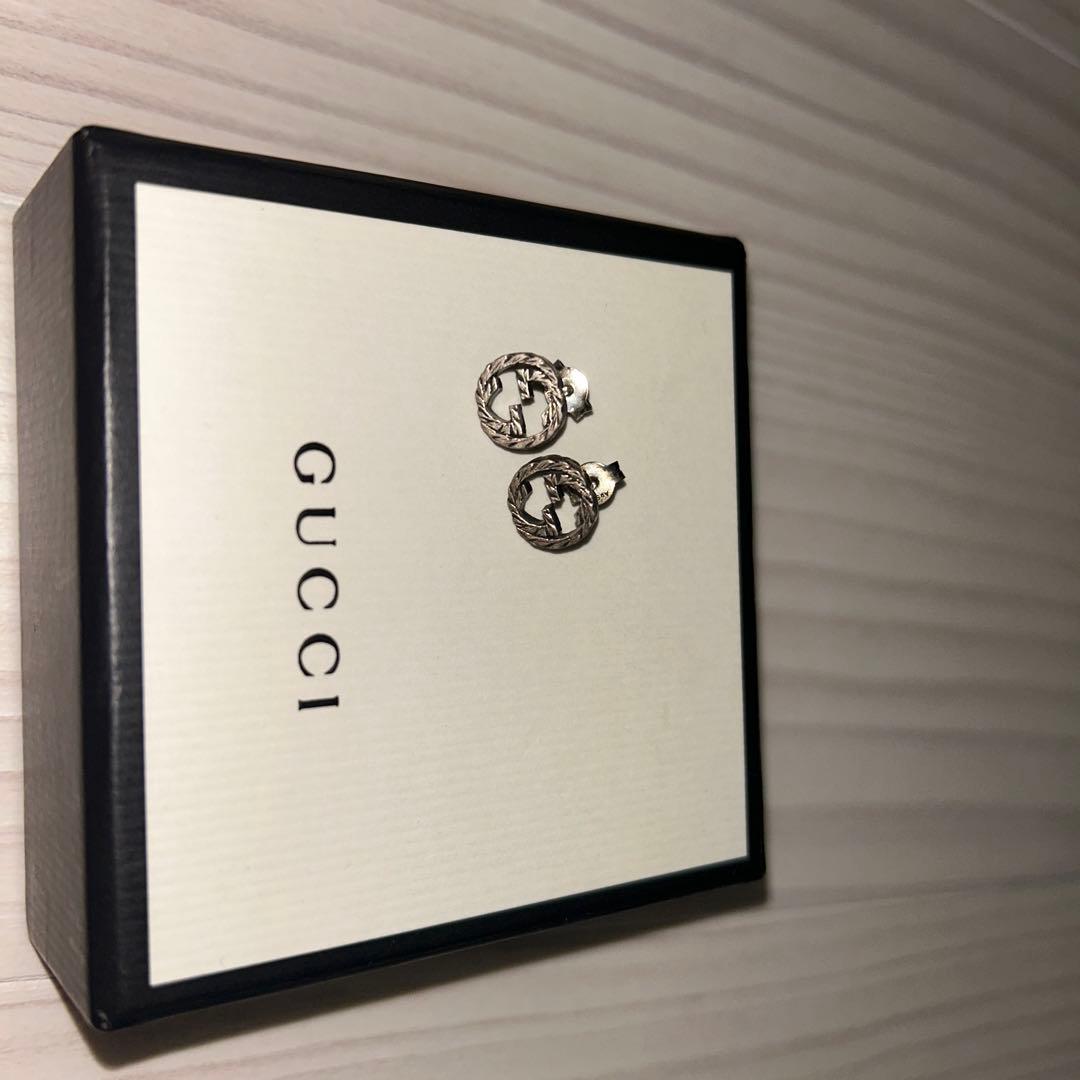GUCCI ロゴデザイン スタッドピアス