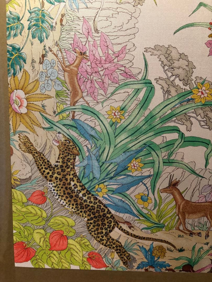 Gucci の動物柄スカーフの額装 86センチ×86センチの正方形