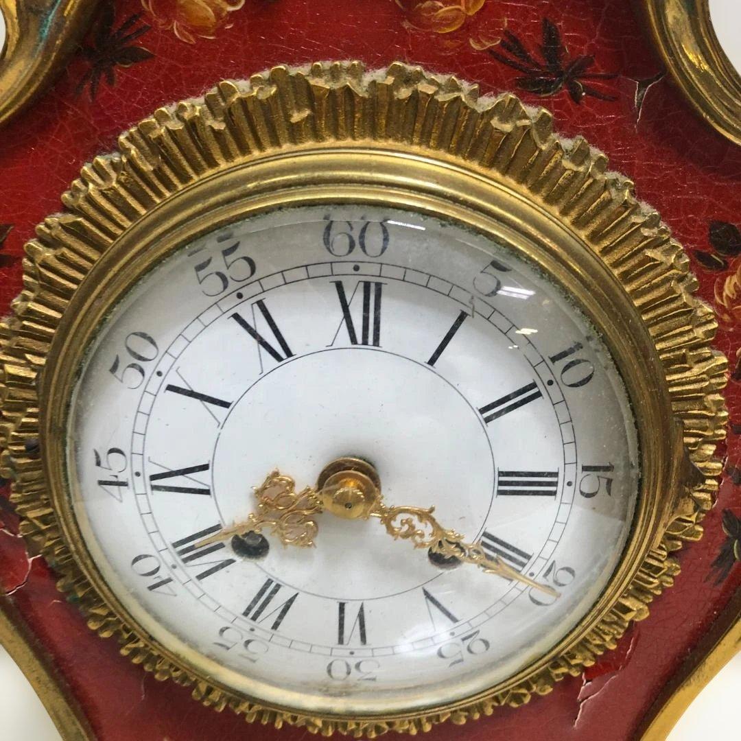 送料無料 アンティーク風 置時計 手巻き式 花模様 ゴールド装飾 251104