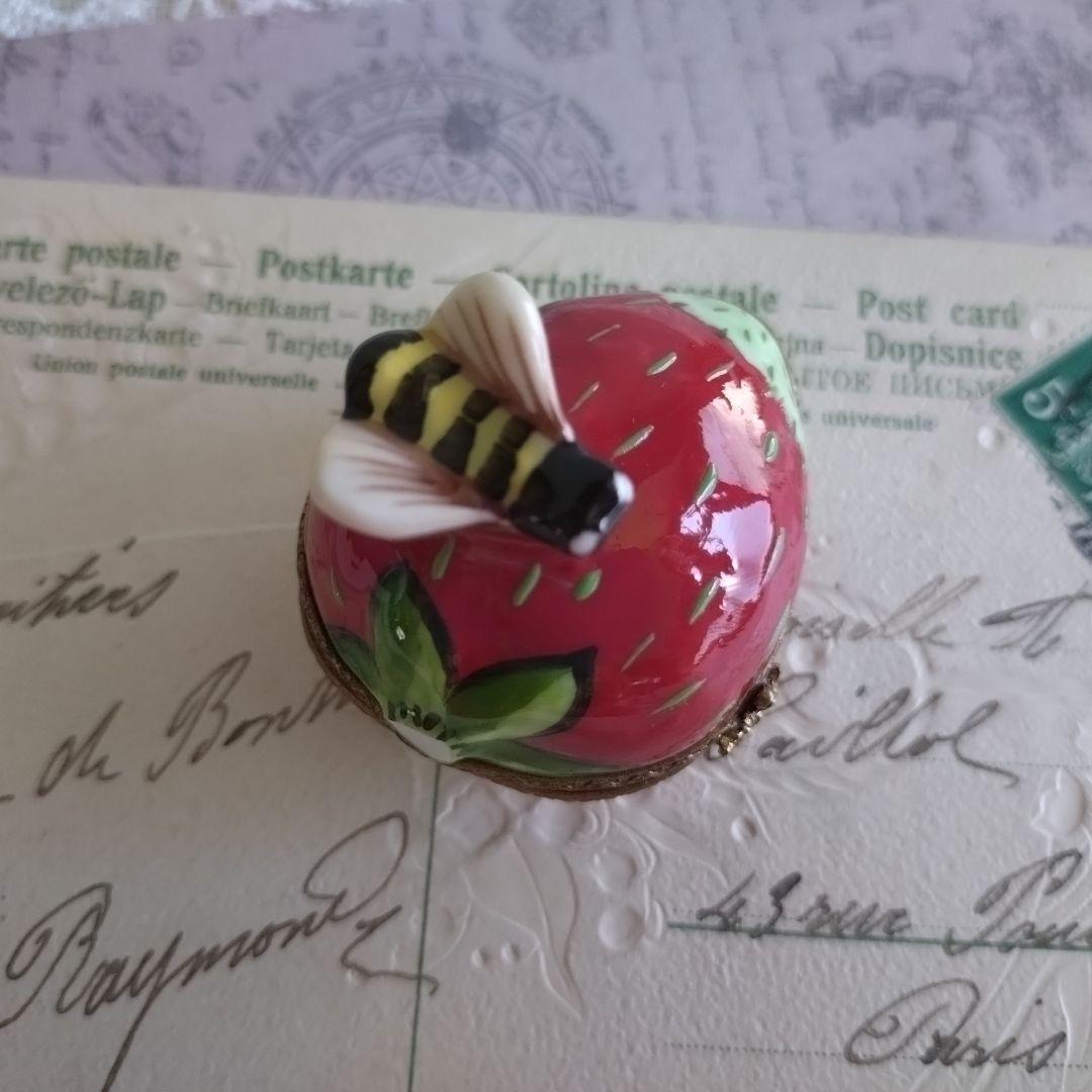 リモージュボックス　イチゴ　蜂　フランス製　ピルケース　小物入れ　ヴィンテージ