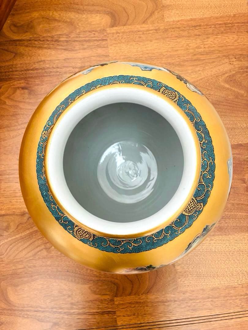 【九谷焼】大きな花瓶（壺） 金箔装飾 九谷松月作 共箱付