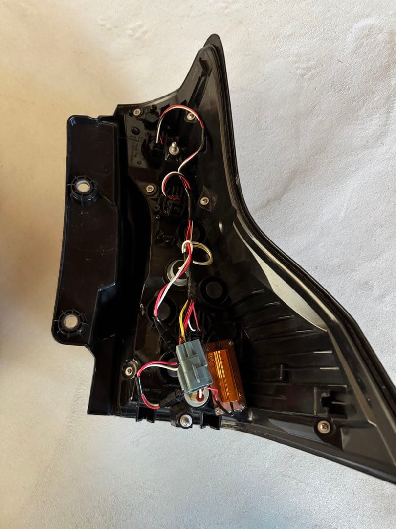 ランドクルーザープラド　流れるLEDスモークテールランプ