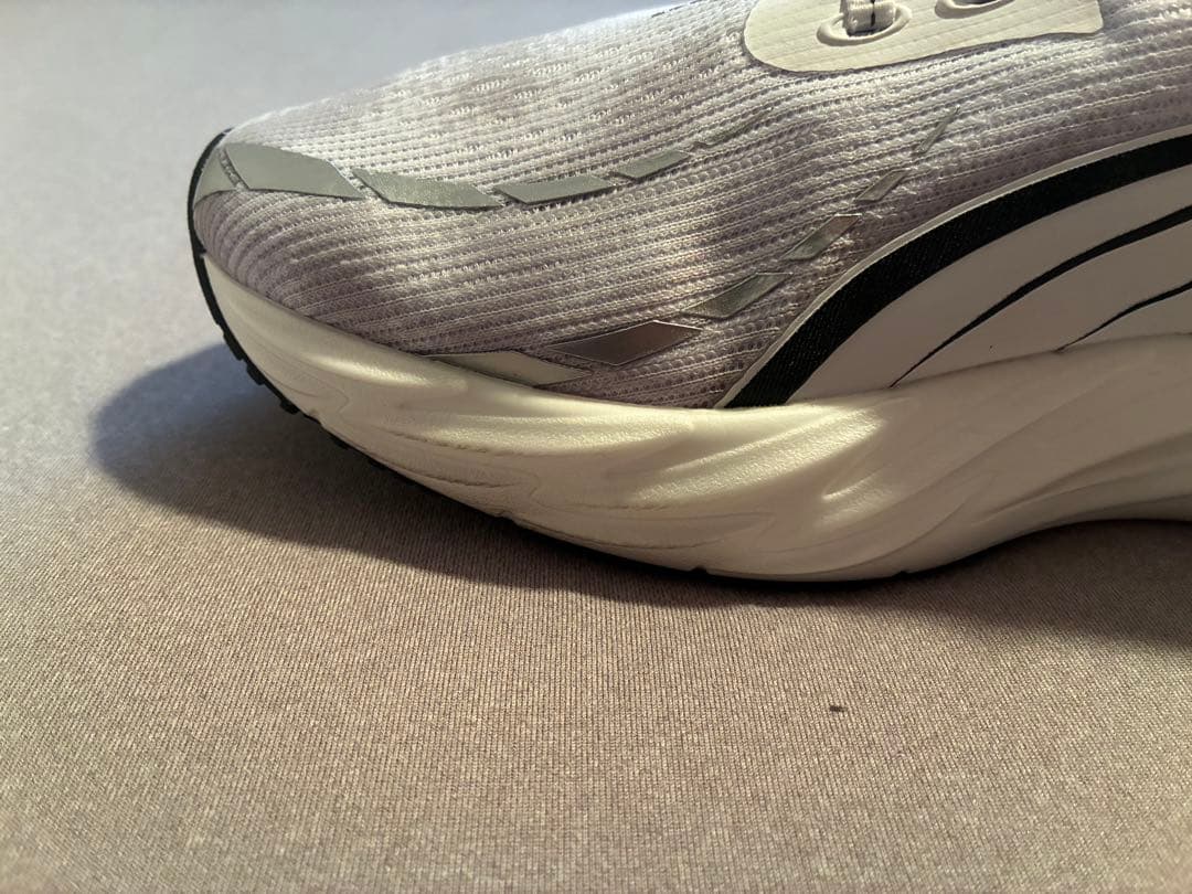 PUMA x charbon ヴェロシティ ニトロ 4 ランニングシューズ