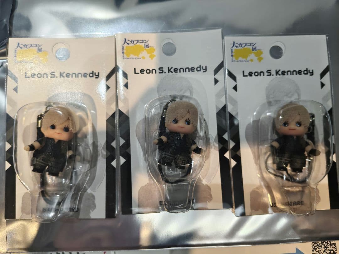 大カプコン展 バイオハザード レオン キューピーストラップ　3個セット。
