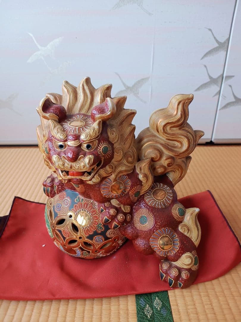 獅子型陶器 赤金の装飾
