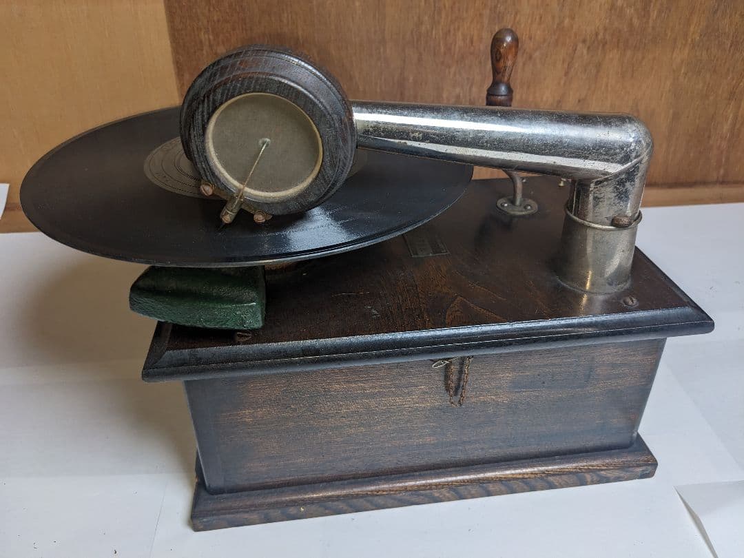 木製手動式蓄音機 元箱付き　クトウ蓄音機