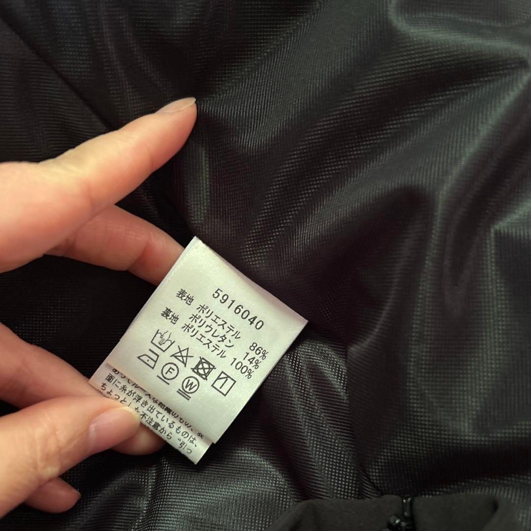 極美品　ルネ　シルエットを綺麗に見せるデザイン　フレアワンピース 黒