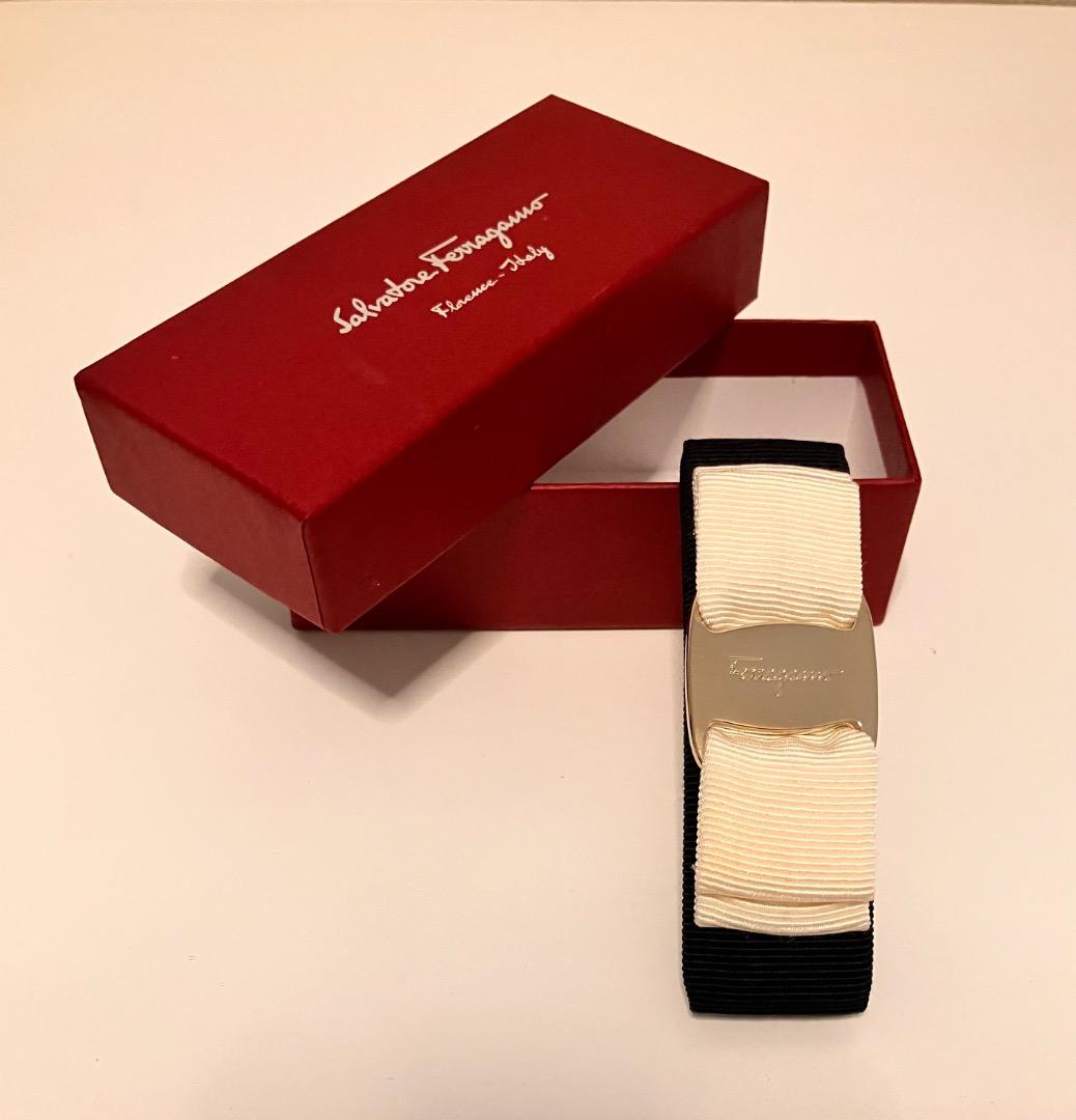 【美品】 Ferragamoバレッタヴァラリボンブラック&アイボリー