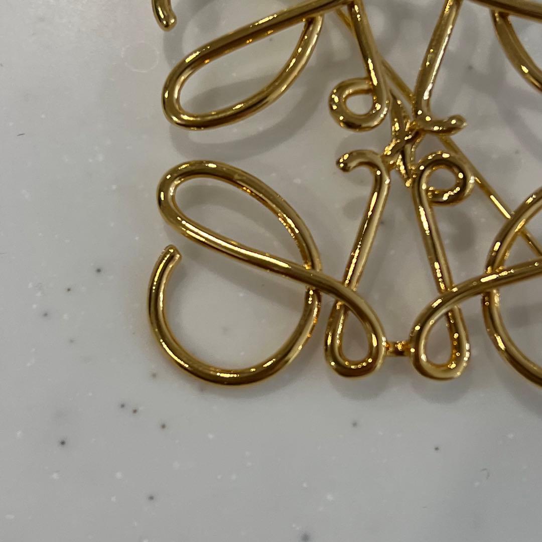 LOEWE ゴールドリボンブローチ　ロエベ　ブローチ